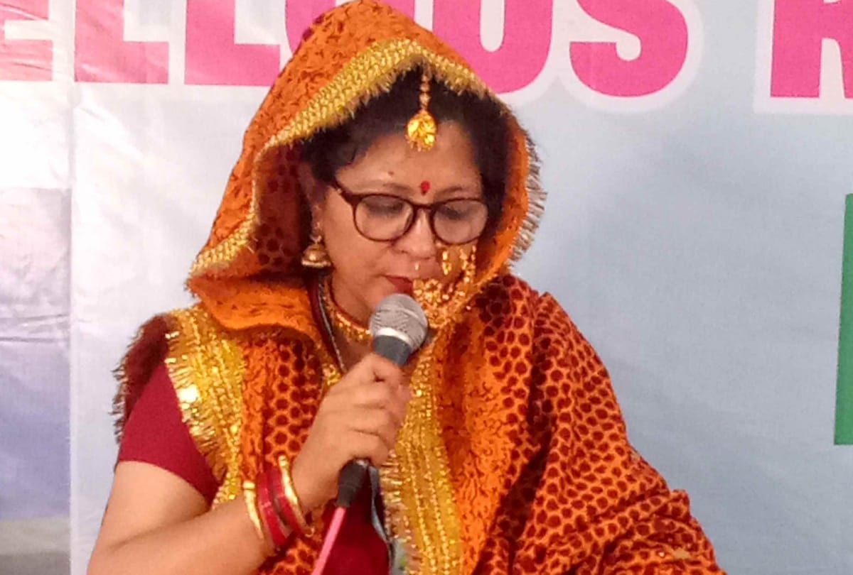 teacher anju pandey made record for pahari songs in lucknow