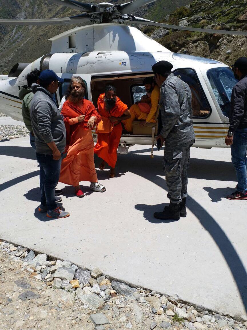 baba ramdev and chinmayanand maharaj in badrinath 