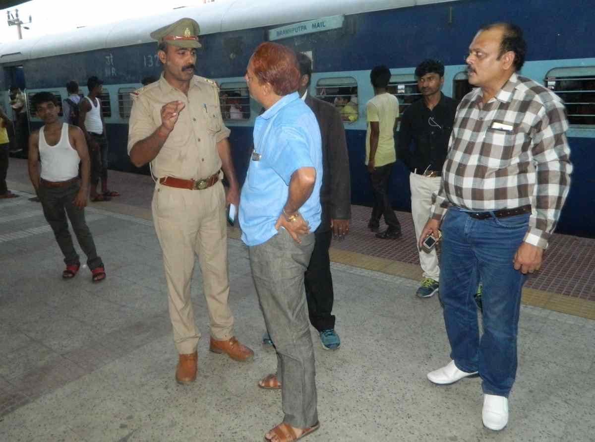 Brahmputra Mail stop more than two hour mughalsarai station