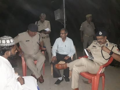 clash between two groups over religious place in kasganj