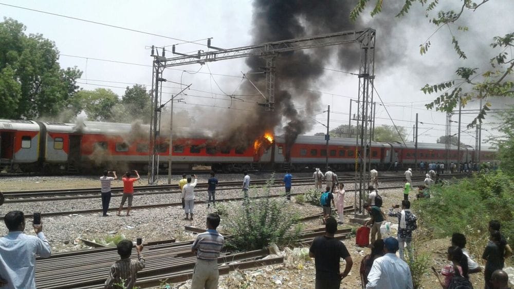 agra a fire in three ac coach of new delhi-andhra pradesh express