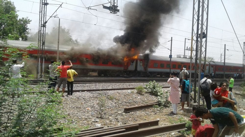agra a fire in three ac coach of new delhi-andhra pradesh express