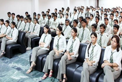 MBA and B.tech Students of Gl Bajaj mathura got placement with the salary package of 20 lakh