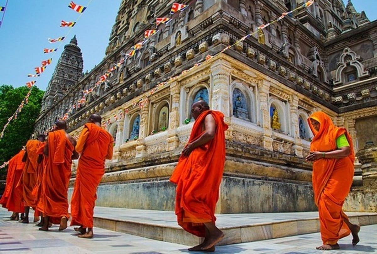 seven health benefits to visit temple and puja
