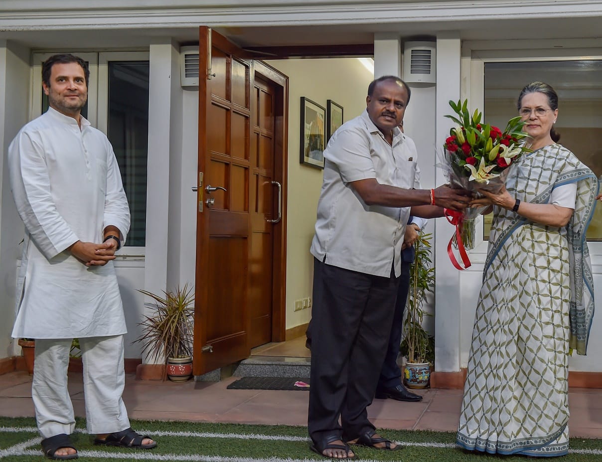 Kumarswamy meets mayawati before Rahul and Sonia gandhi in delhi