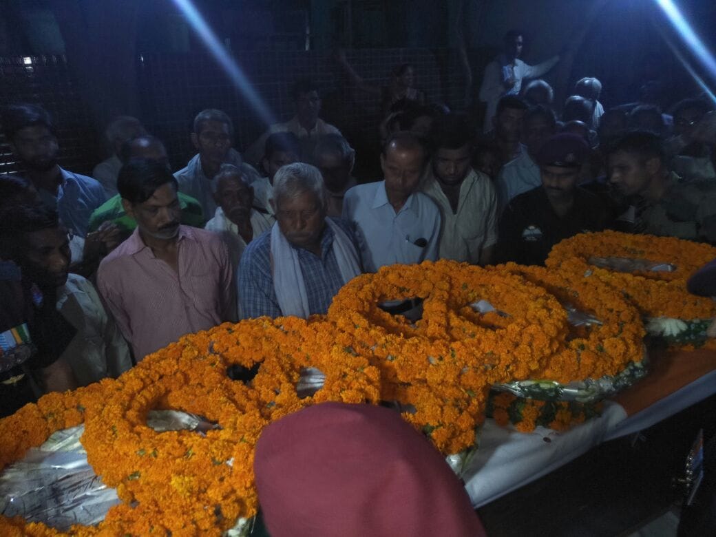  agra's army jawan died of heart attack in Jammu and Kashmir