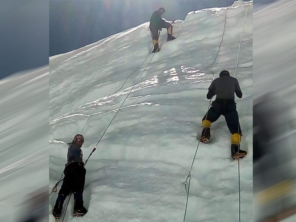 America scientists will climb Everest to know the impact of pollution