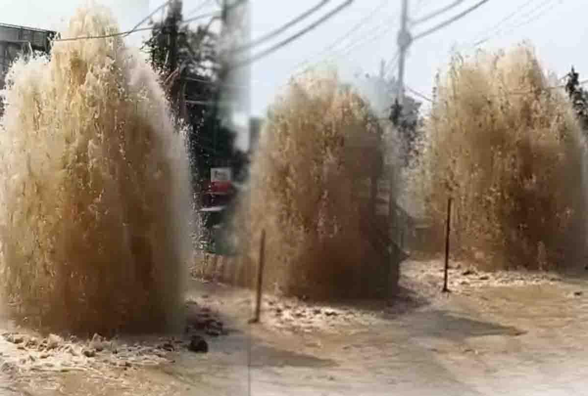 Pipeline ruptured and fountains came out inside road