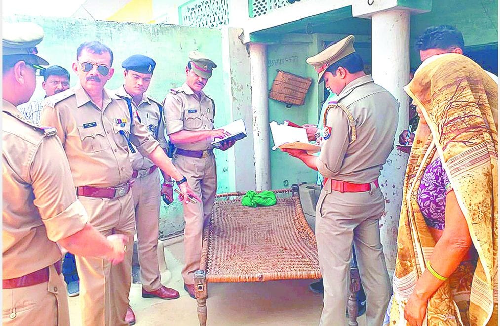 robbers beat up family members, robbed