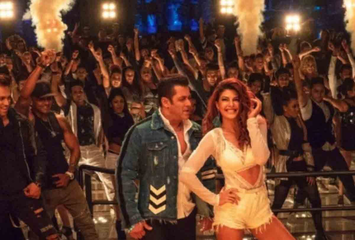 Jacqueline Fernandez shoots for Cricket TV show after suffered from heat stroke