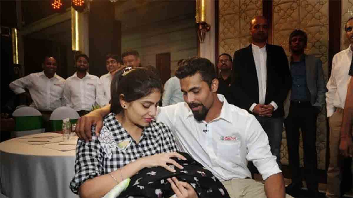 ravindra jadeja wife attacked by policeman in jamnagar