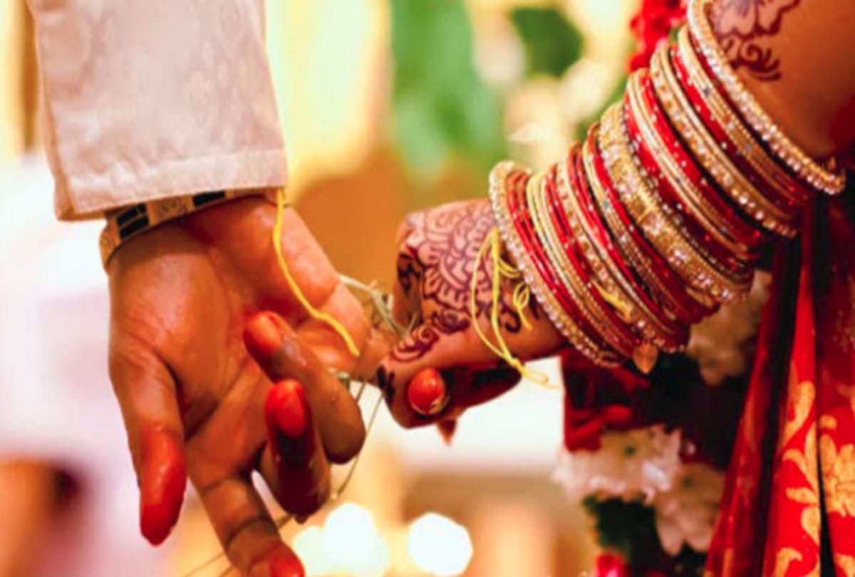 Foreigner Girl fell in love with Indian guy while chatting on Facebook 