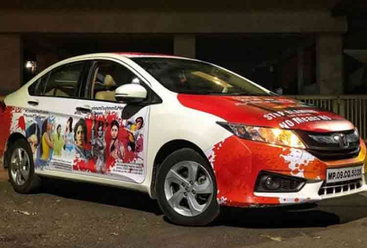 sridevi fan made a car of sridevi photos to tribute her and met boney kapoor