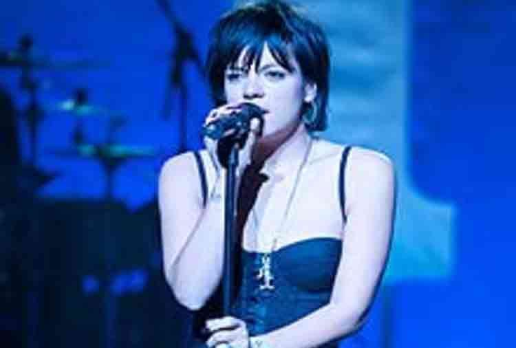 singer lily allen was addicted to vodka and cant difference in water and alcohal