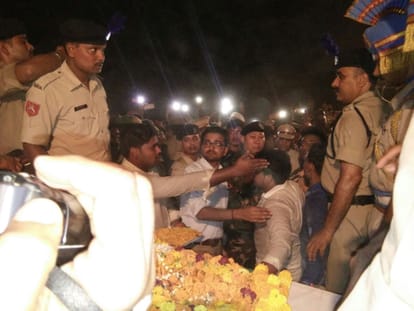 Martyr ravinath patel body will reach evening in varanasi