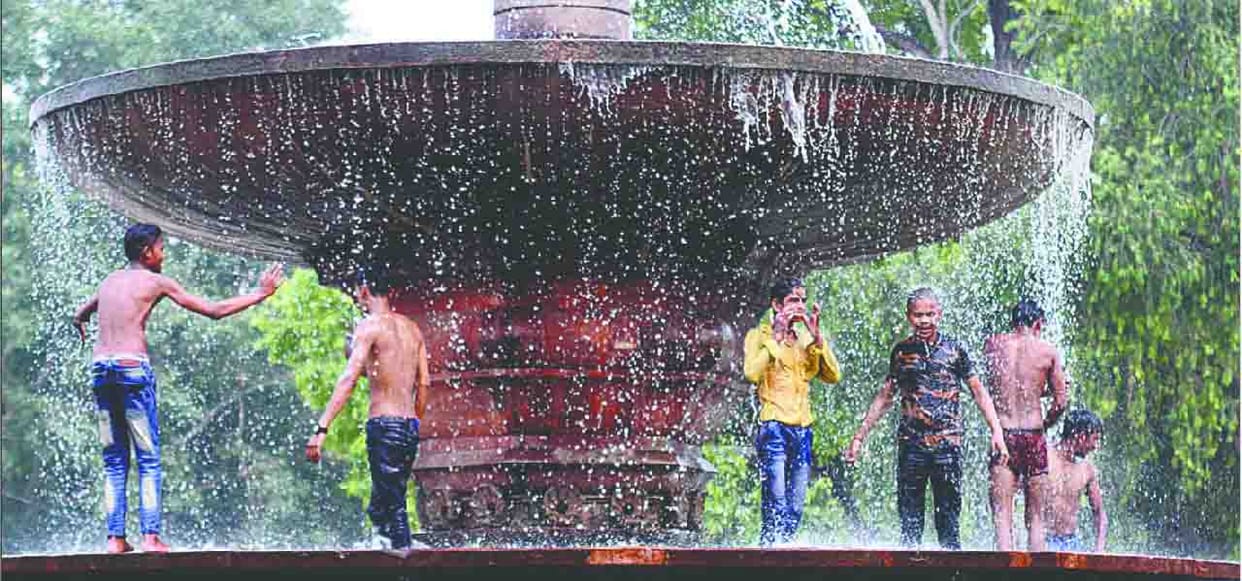Temprature  crosses 44 degrees at delhi