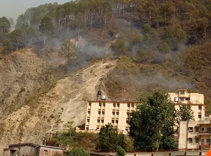 big wildfire in uttarakhand forest 