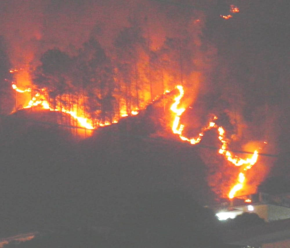 Wildfire is moving towards Sydney, three dead so far in Australia