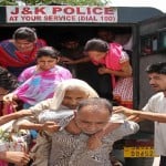 सुरक्षित जगह पर ले जाए गए लोग