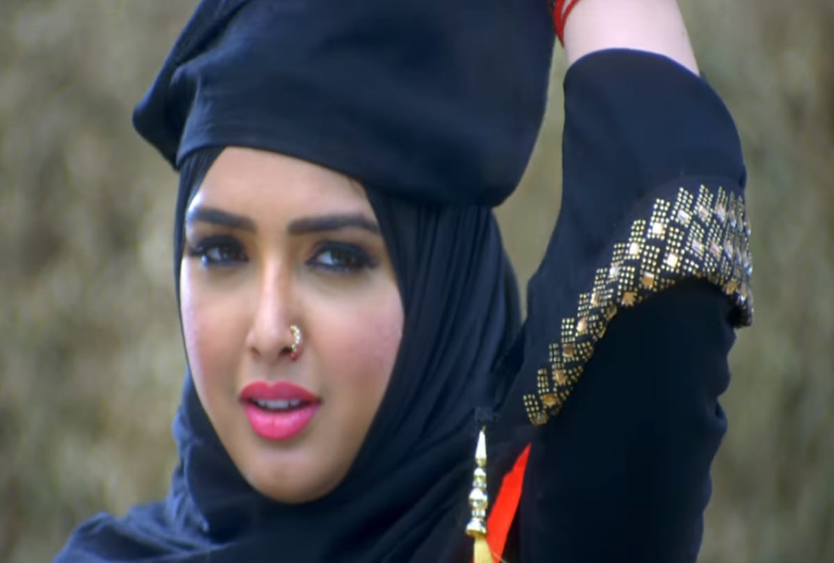 Dinesh Lal Yadav aka Nirahua Aamrapali Dubey Border trailer goes viral