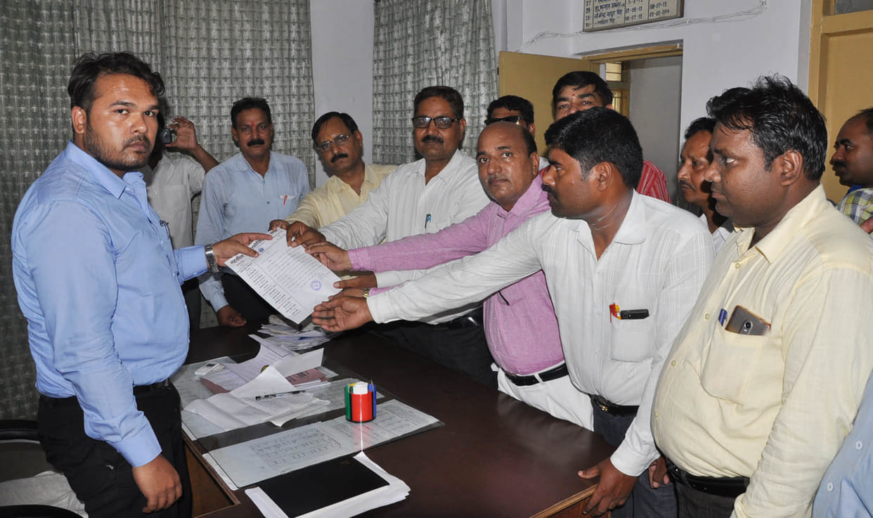 Advocates did not assign work, memorandum
