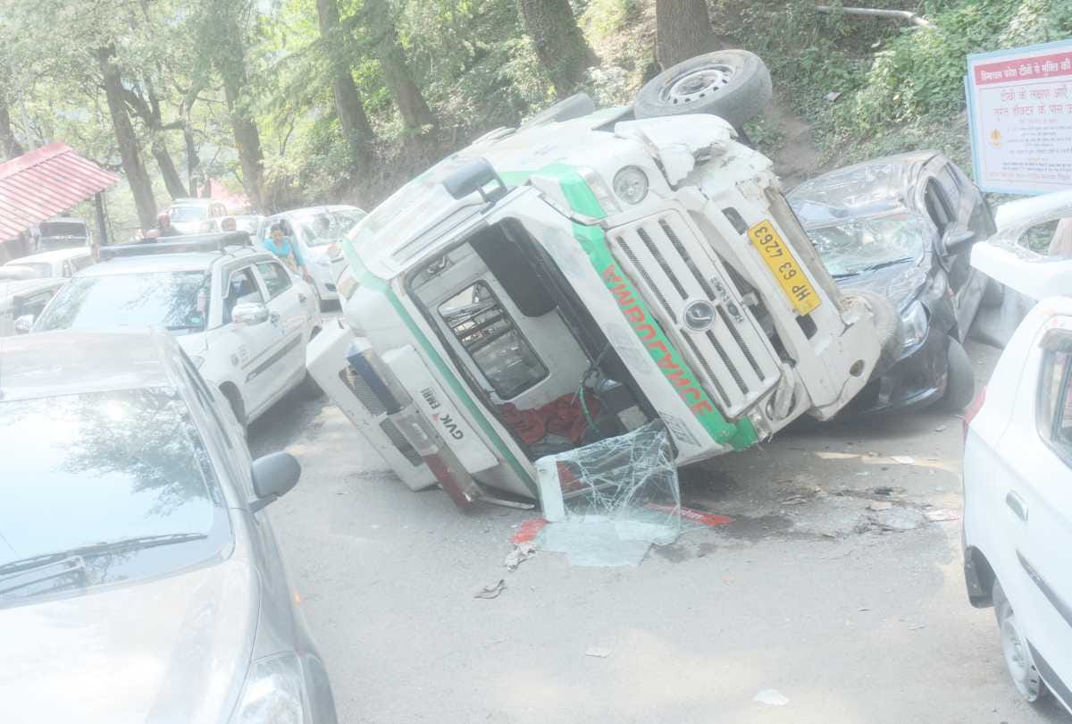  108 ambulance accident near igmc shimla 