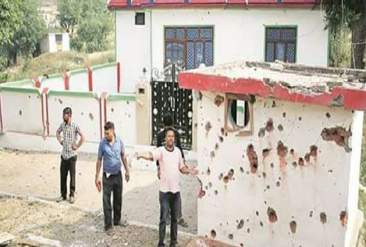 अचानक ही होने लगी मोर्टार की बारिश, जान बचाकर भागे लोग