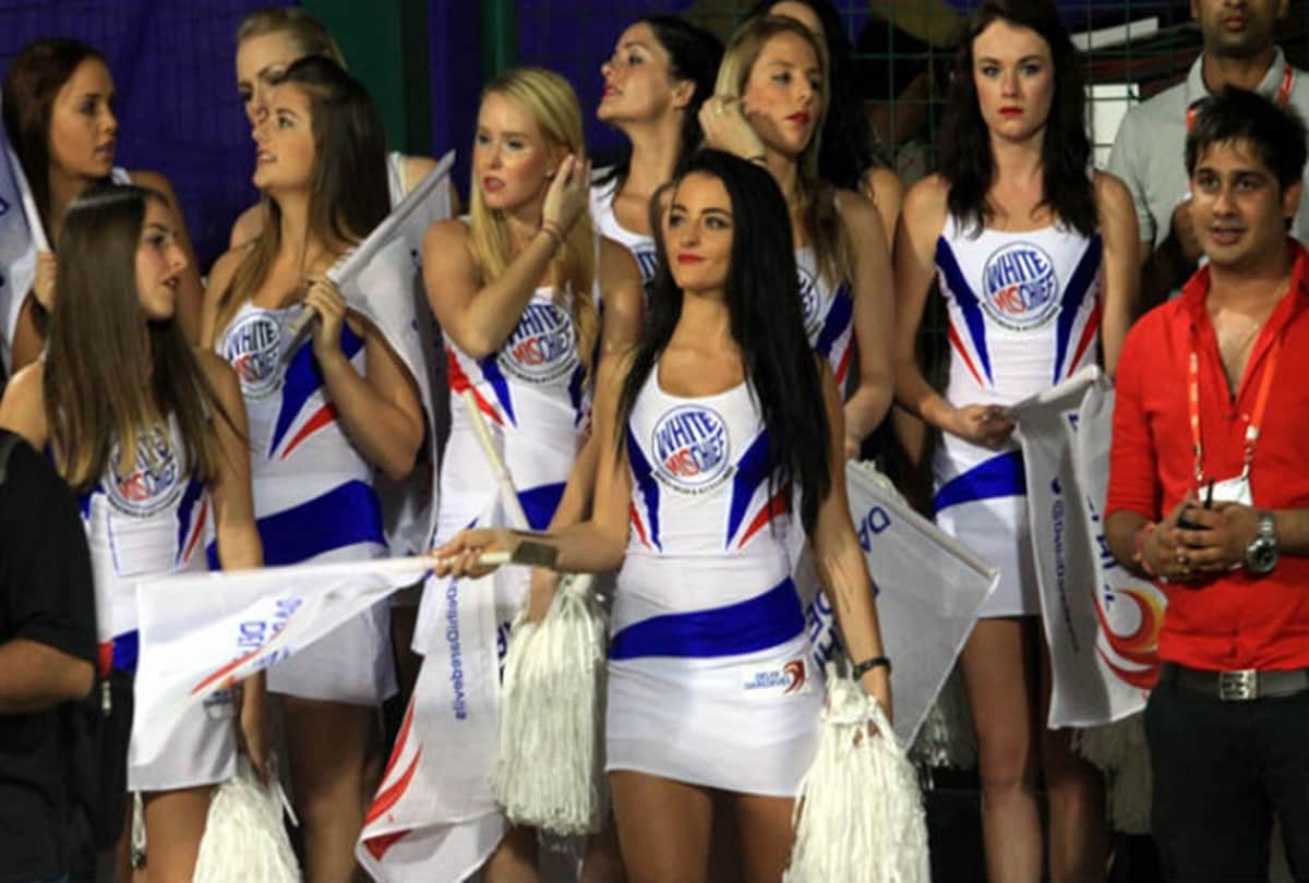 how much cheerleaders earn from ipl