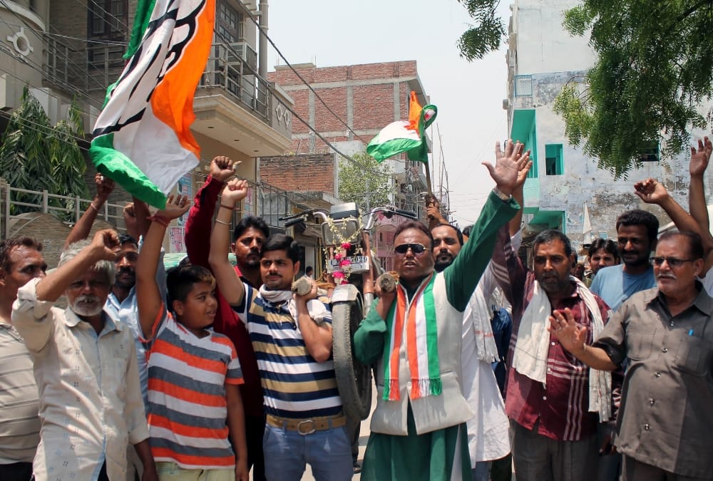 congress activists protest against fuel price hike.