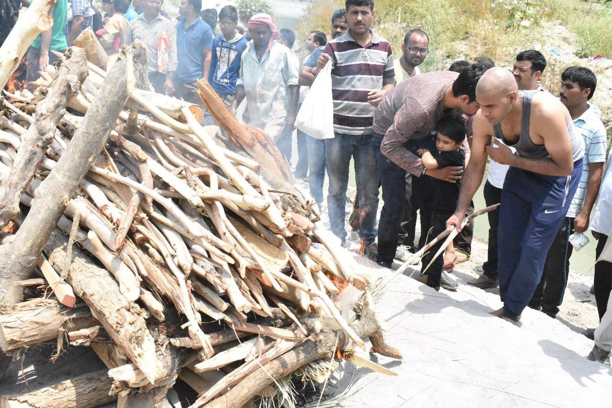 martyr deepak nainwal cremation photos