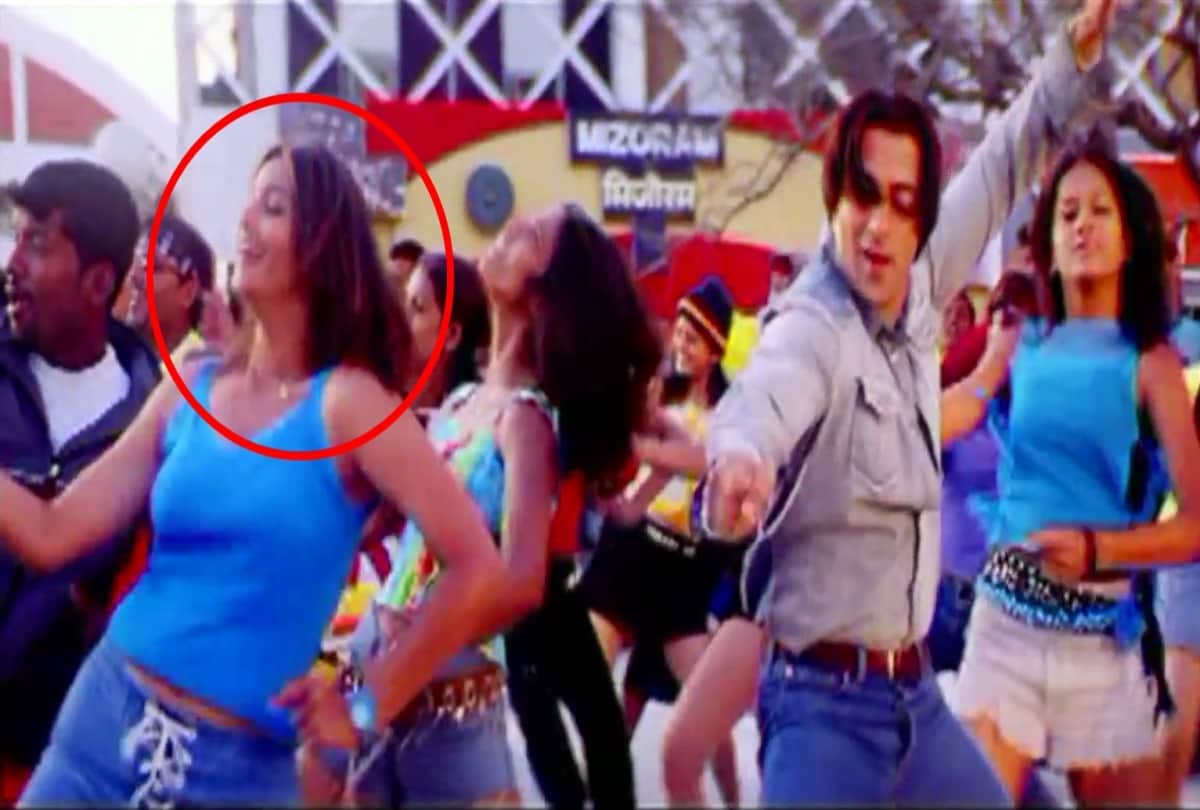 10 famous bollywood celebs who were back ground dancer in film 