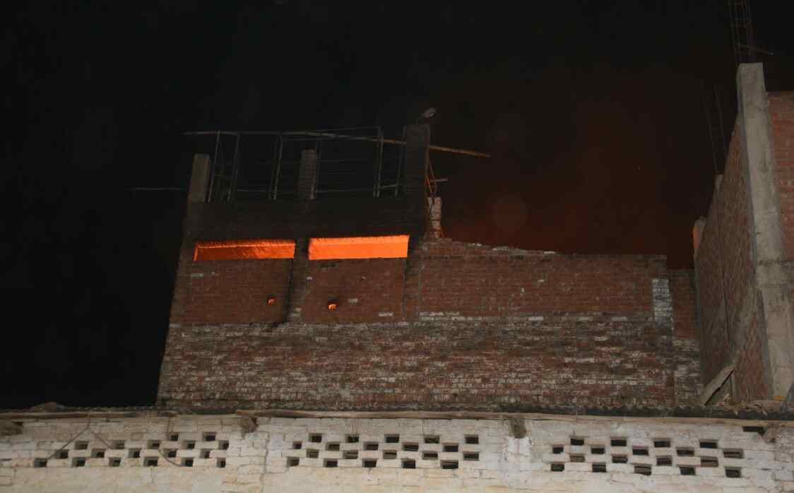 Fierce fire in sevai factory in varanasi