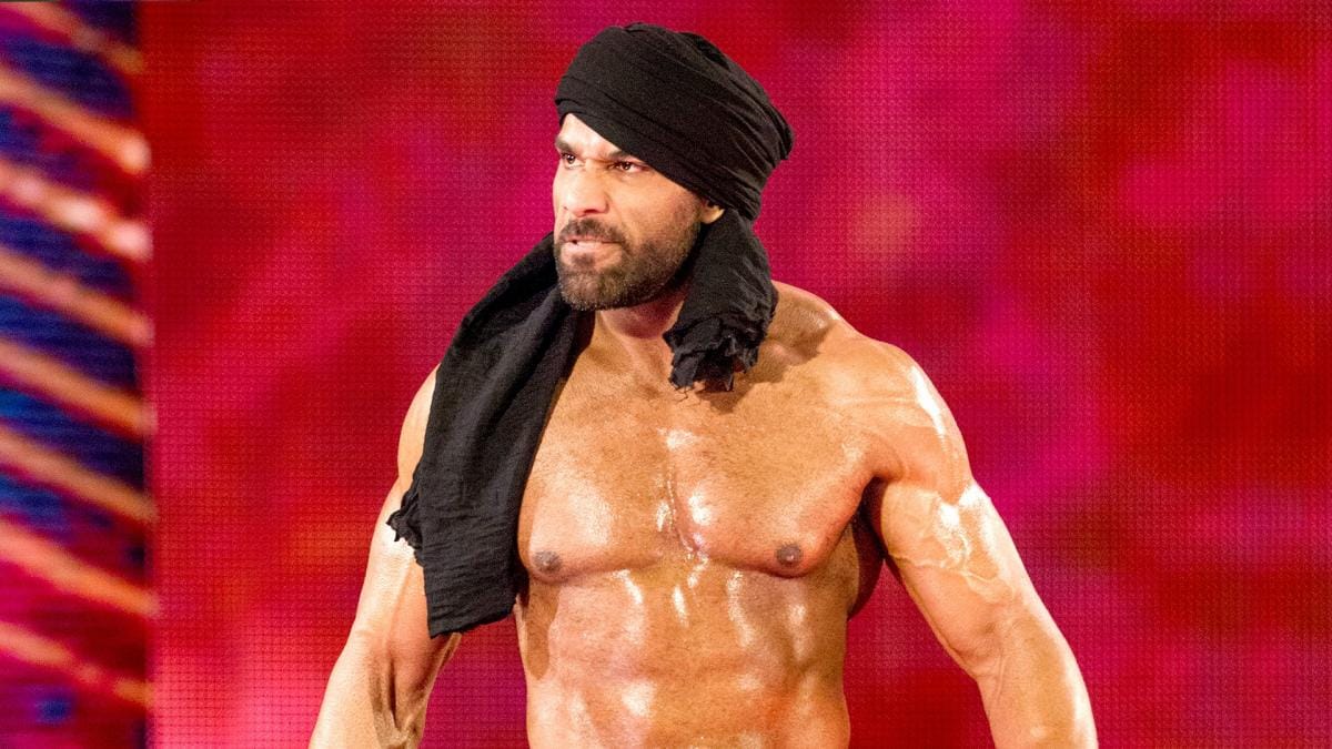 wwe fight, wrestler jinder mahal attacks with chair on seth rollins