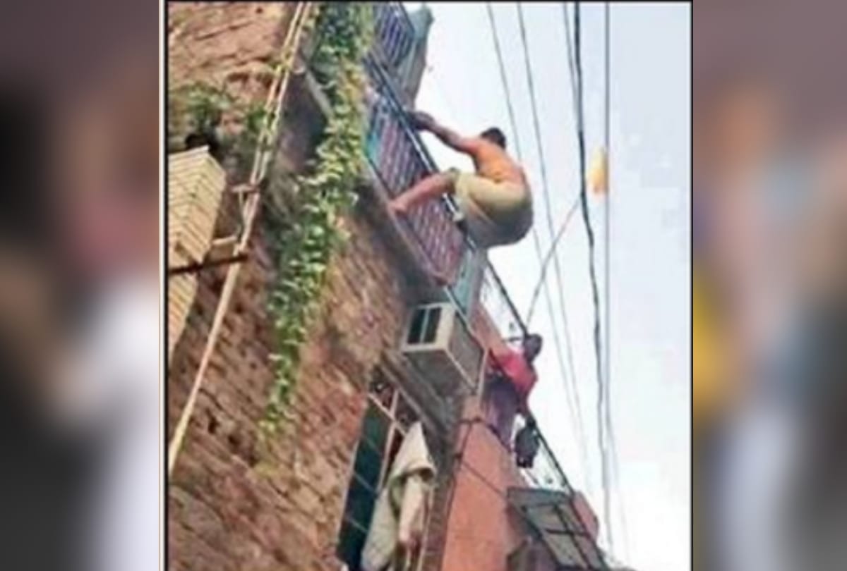 A wanted being forced To Walk nude Allegedly By Delhi police