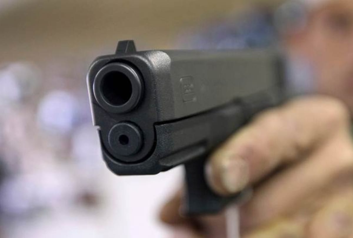 Father and son shot after quarrel in delhi