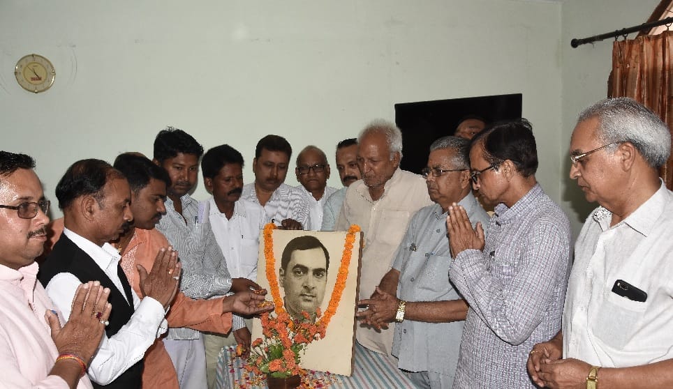 पुण्यतिथि पर याद किए गए राजीव गांधी
