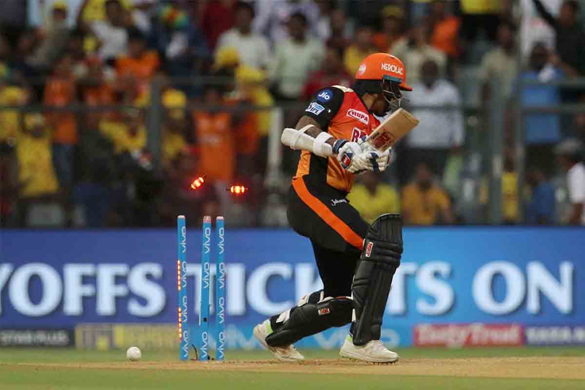 shikhar dhawan got cut and bowled on first ball of first qualifier against csk in ipl 2018
