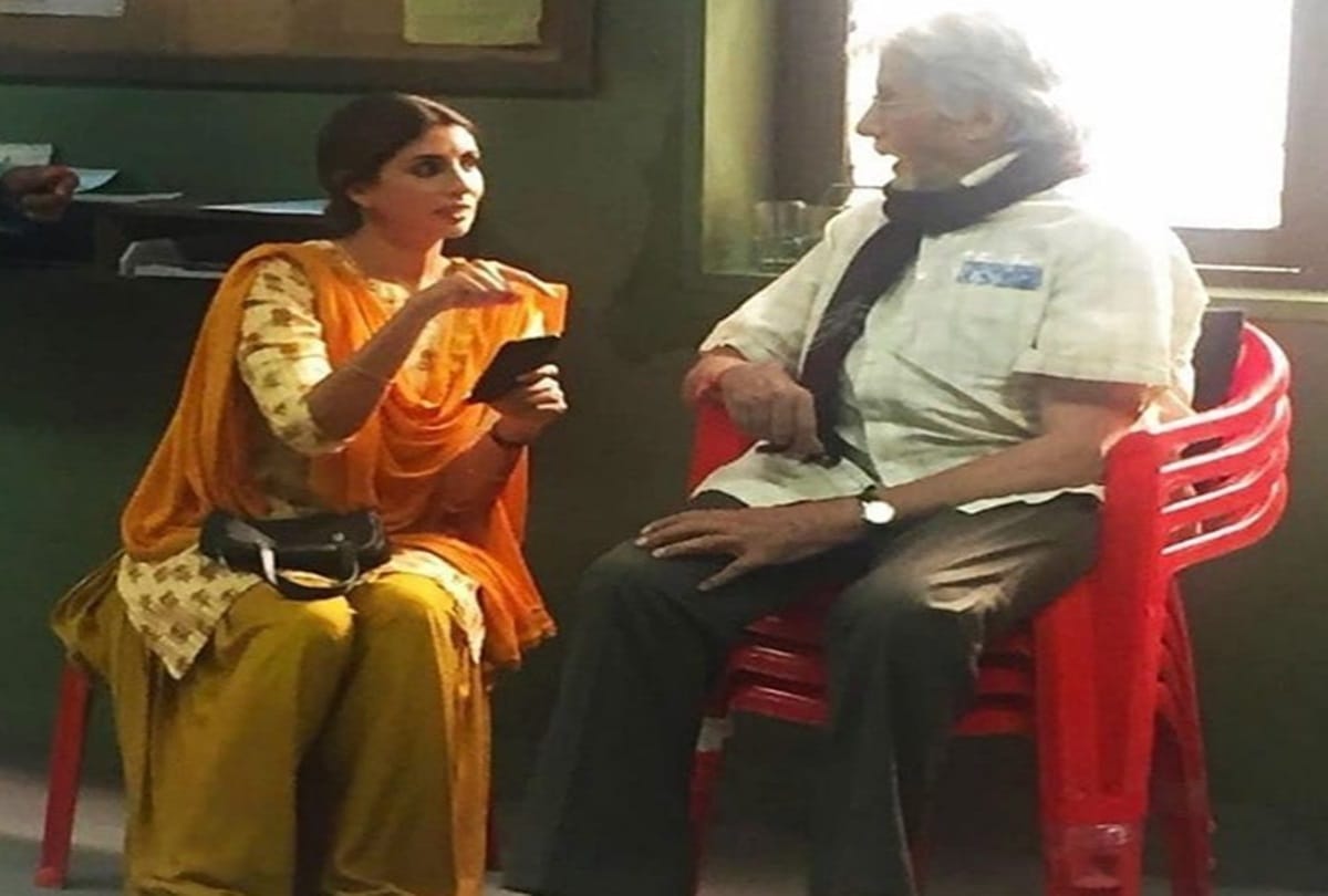 Shweta Bachchan Makes Her Acting Debut With father Amitabh bachchan