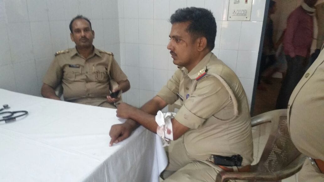 Illegal occupiers attack on police force in sonbhadra
