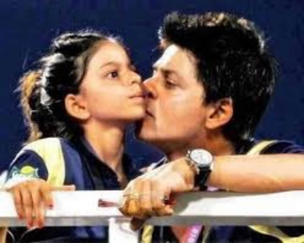 Rare unseen childhood pictures of shahrukh khan daughter Suhana khan on her 18th birthday
