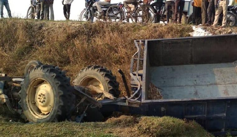 Tractor trolley over turns, one killed