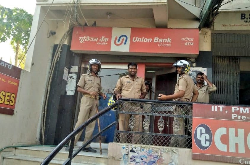 Firing and robbery attempt in ATM at varanasi