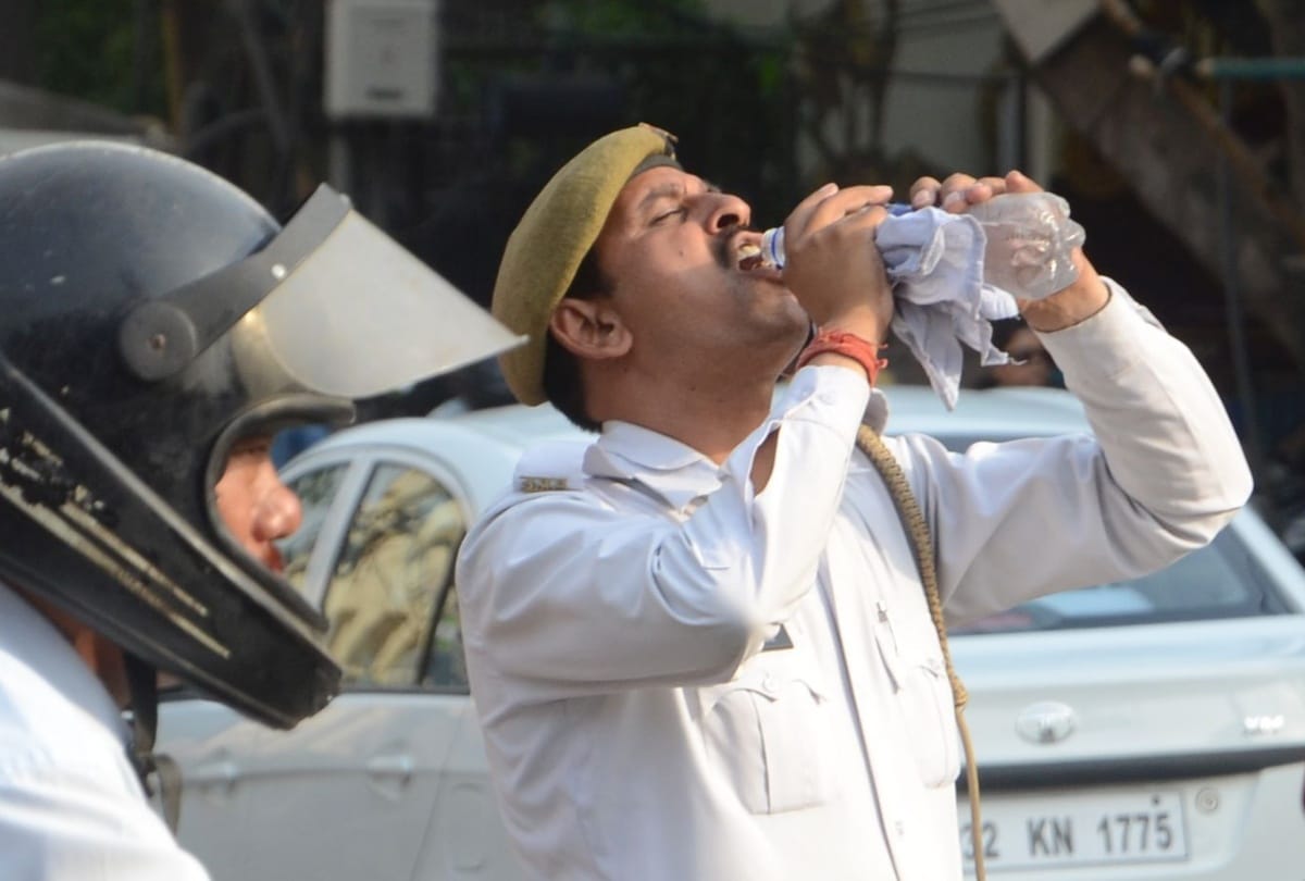 mercury reaches above 42 degree in lucknow