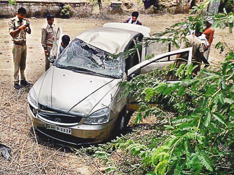 2 killed, 9 injured in road accidents
