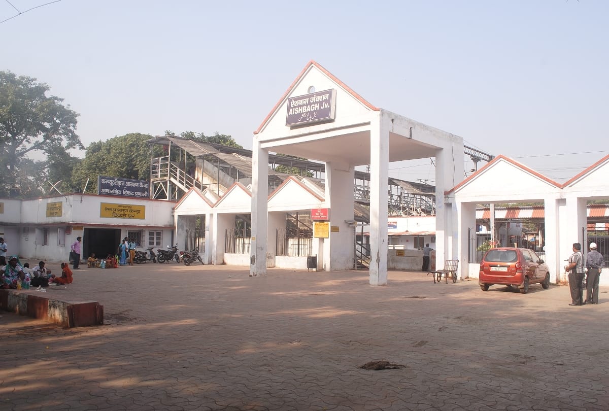 facilities are growing at some stations of Lucknow