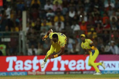 who takes better catch dwayne bravo or lungi ngidi csk beat srh in first qualifier