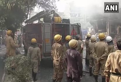 Fire broke out at a building in Taimur Nagar delhi