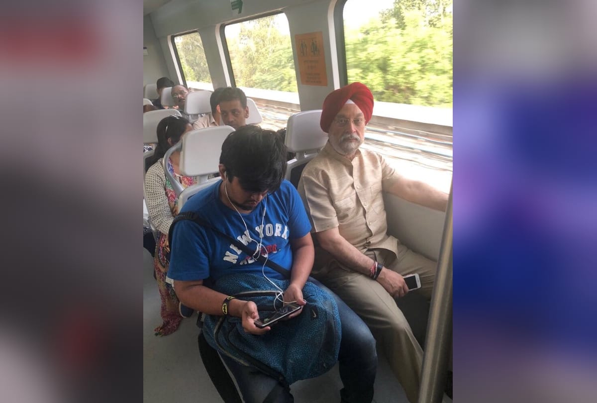 when union minister hardeep puri stuck in delhi traffic jam he used metro to take flight