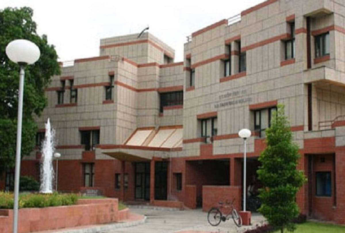 Students of IIT Kanpur, whose family's annual income is up to one lakh, tuition fees will be waived