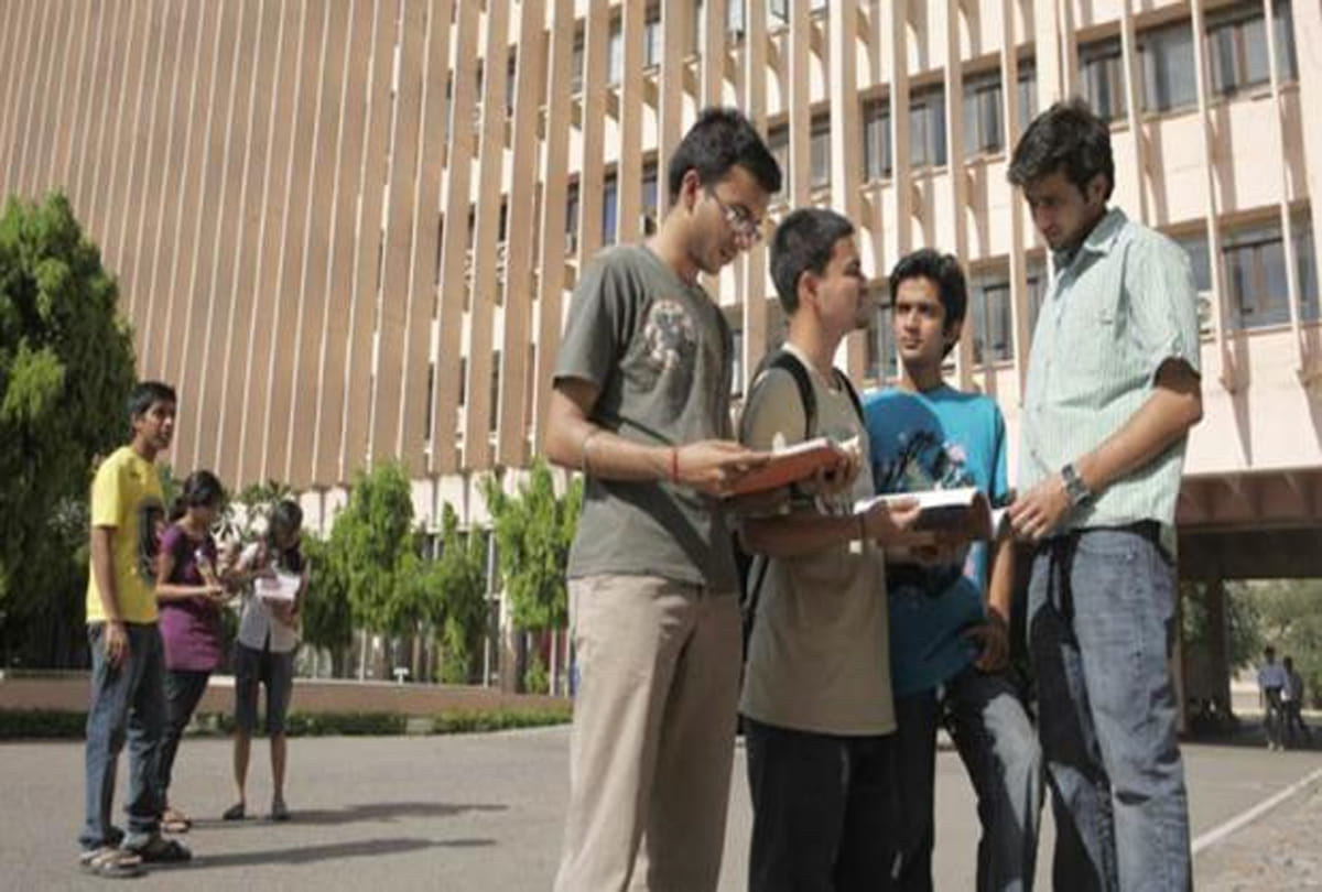 Students of IIT Kanpur, whose family's annual income is up to one lakh, tuition fees will be waived